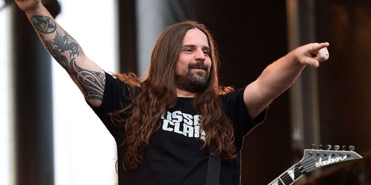 Guitarrista de Sepultura celebró navidad con camiseta del Cacique