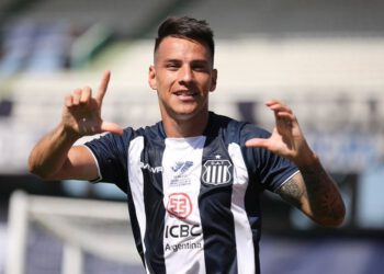¿Se pondrá la alba? Colo Colo realizó oferta formal por Carlos Auzqui