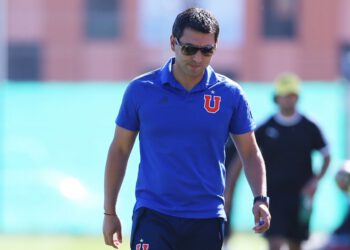 Colo Colo femenino se cuadró con Carlos Véliz ante complicado momento personal
