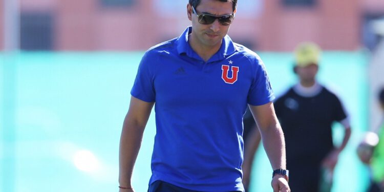 Colo Colo femenino se cuadró con Carlos Véliz ante complicado momento personal