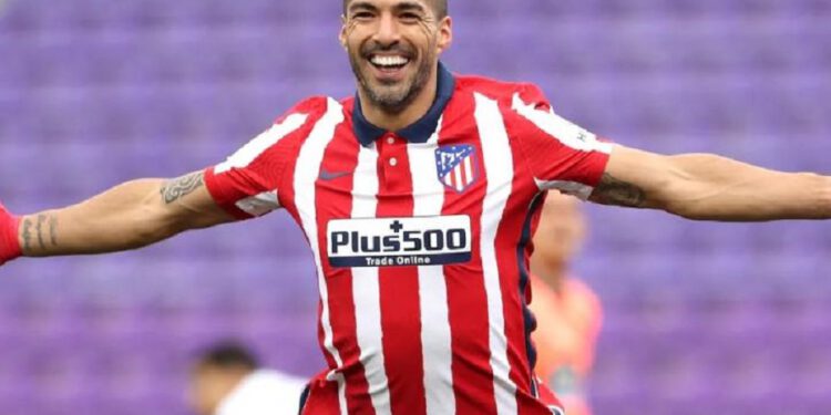 Luis Suárez podría llegar a reemplazar a exdelantero de Colo Colo que fracasó en su actual club