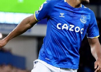 Este sí es de raza: Seleccionado sudamericano del Everton de Inglaterra podría llegar a Colo Colo