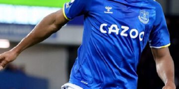 Este sí es de raza: Seleccionado sudamericano del Everton de Inglaterra podría llegar a Colo Colo