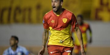 Francisco Fydriszewski: el delantero que sondea Colo Colo ante la partida de Lucero