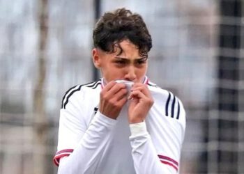 Carlos Caszely guía a su nieto por la senda triunfal en Colo Colo