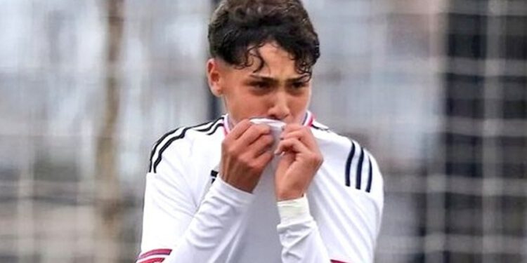 Carlos Caszely guía a su nieto por la senda triunfal en Colo Colo