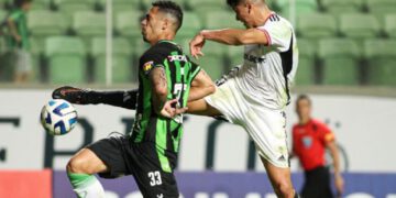 Papelón: Colo Colo cayó por 5 a 1 ante el colista de Brasil y le dijo adiós a la Copa Sudamericana