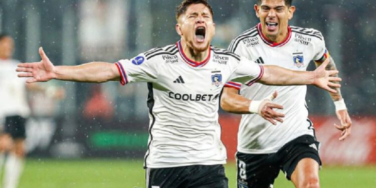Colo Colo se impuso por 2 a 1 a América Mineiro en una noche gloriosa de Leonardo Gil